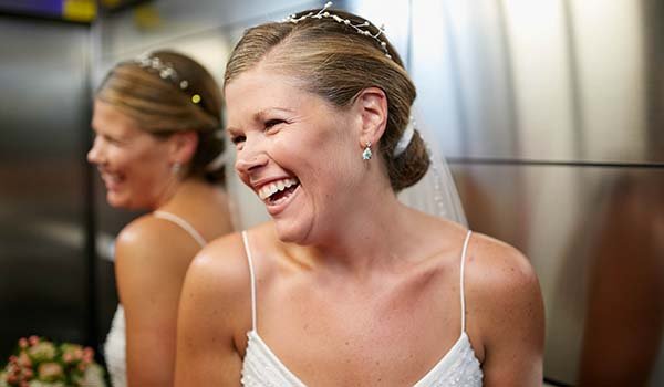 Novia en el ascensor